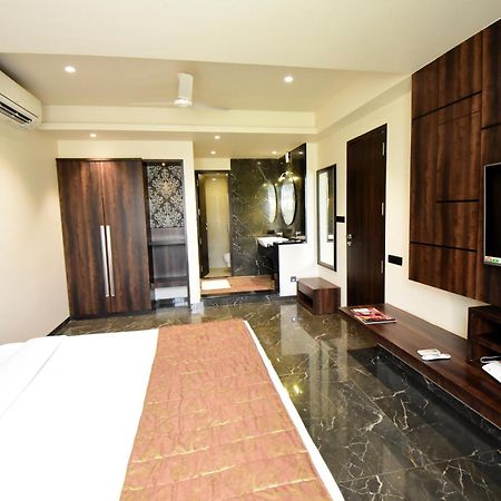 Sentosa Resorts & Water Park Chinchvad 외부 사진