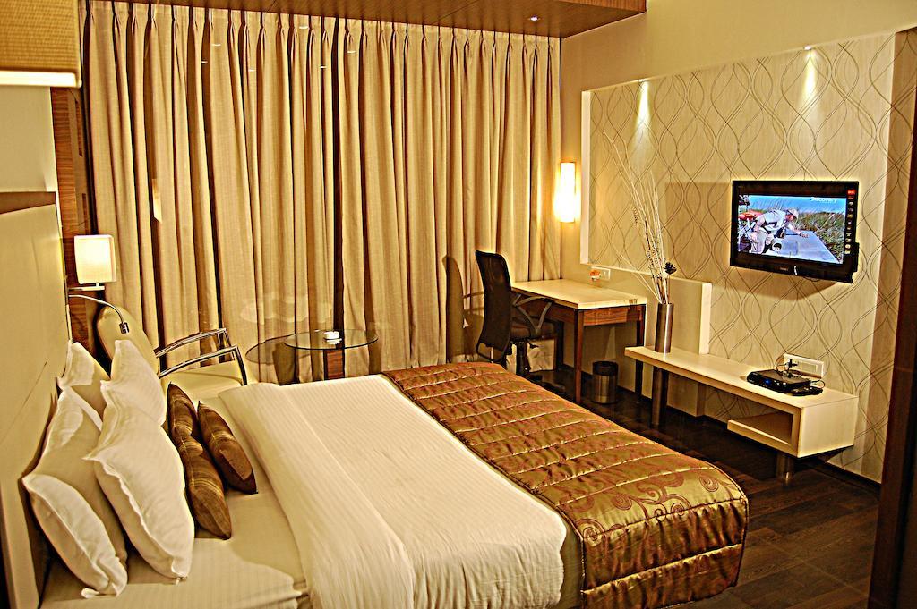 Sentosa Resorts & Water Park Chinchvad 객실 사진
