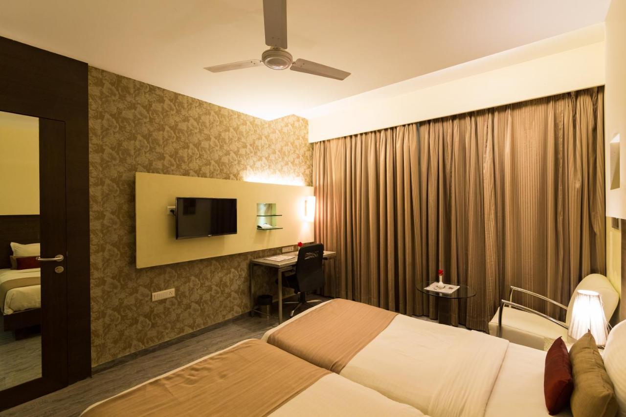Sentosa Resorts & Water Park Chinchvad 외부 사진